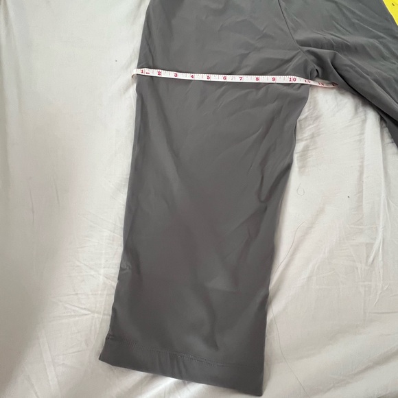 NWT: COLUMBIA Active Fit Stretchy Woman Capri Pants. S/P. Evergreen Fog Gray. - Picture 7 of 15
